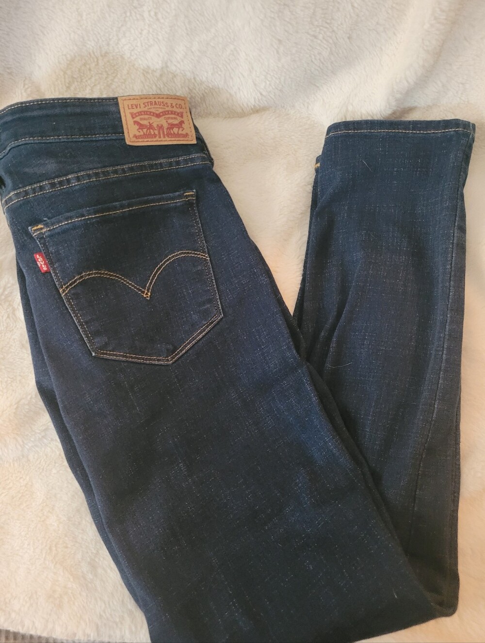 Levis- Womens #711 Skinny Jeans.